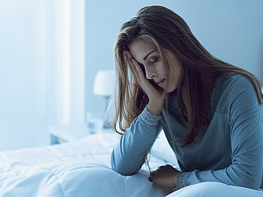 What are the symptoms of insomnia?